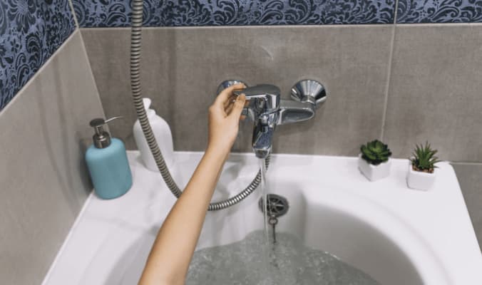 Electrodry Blog - 7 Steps to make your Bathtub Sparkle - Cleaning Faucet